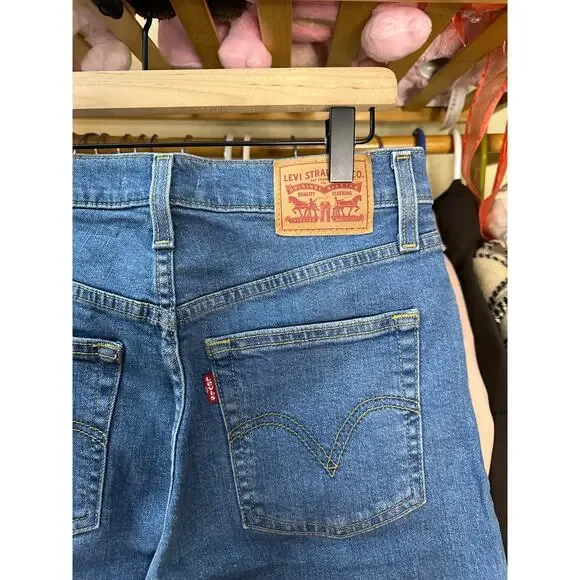 Levi's High Rise Women’s Jeans in Classic Blue Denim - Picture 7 of 11